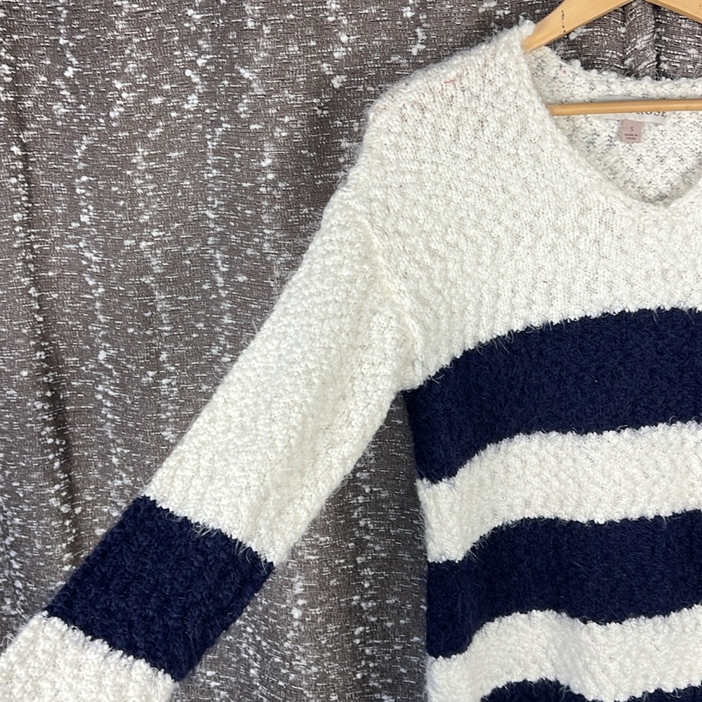 Knox Rose Sweaters V-Neck Eyelash Striped Sweater Blue and White Size Small - Picture 7 of 11